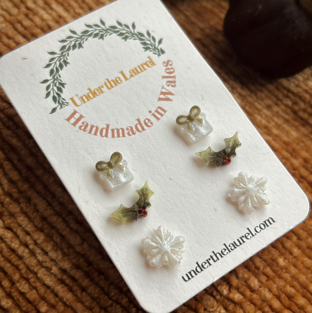 Festive Stud Pack (3 pairs) - White Presents Green Bows