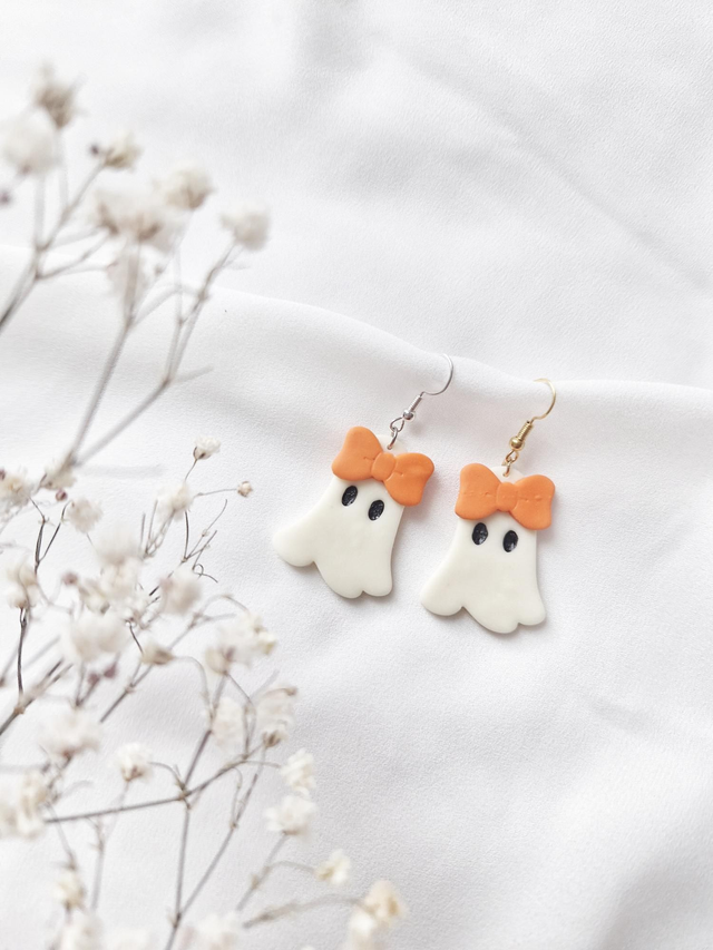 Boucles d'oreilles fantômes 