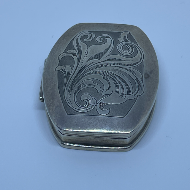 Snuff box