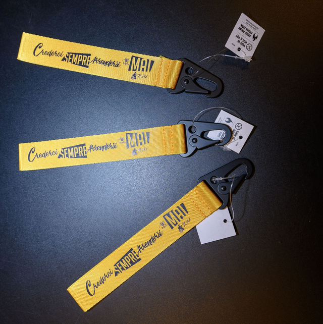 PORTACHIAVI GIALLO CON SCRITTA NERA