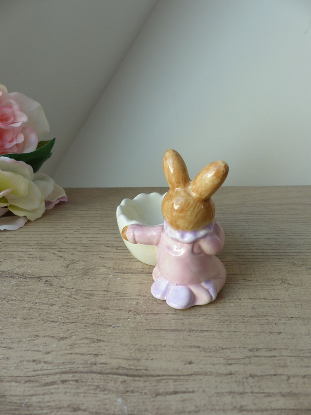 Coquetier artisanal en forme de lapin en céramique décor fleurs sauvages, coquetier enfant fait main forme animal lapin campagne Vintage