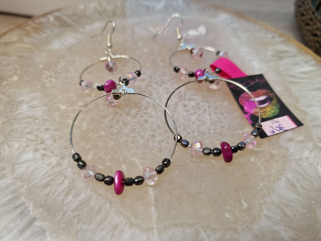 Boucles D'oreilles Creoles Pendentes Argentées Perles De Verre, Hematite et Coquillages