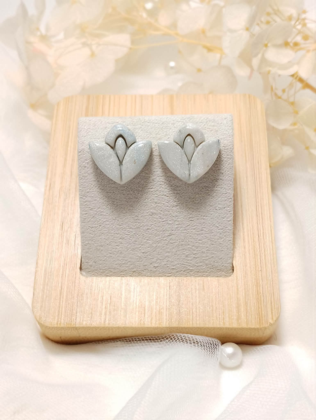 Boucles d'Oreilles "Fleur de Nacre Irisée"