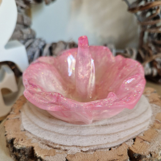 Ring Holder Rose in Pink and Shimmery Cream