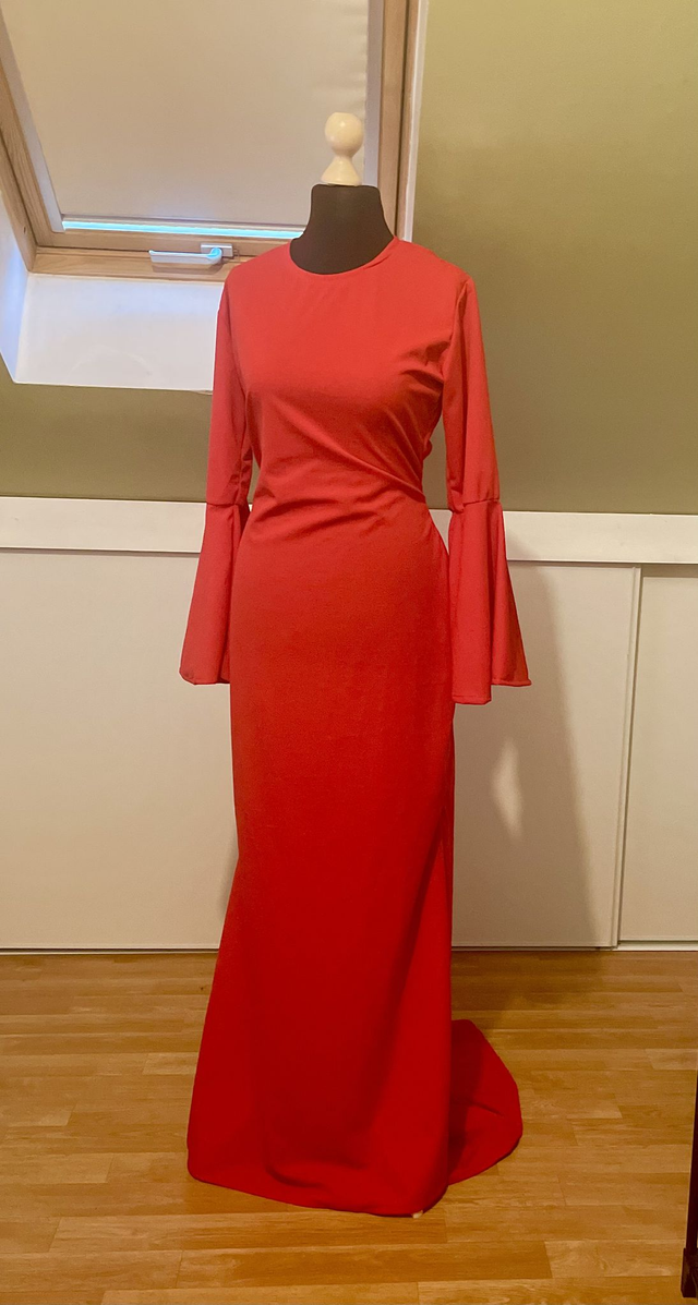 Longue robe rouge Joyce ouverte au dos