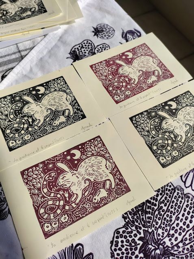 Linogravure/tampon " la gardienne et le serpent" lapins sauvage format 10X14.5 cm