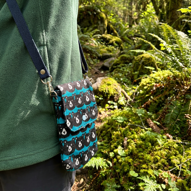 SS112 - Bear Pattern Crossbody Phone Bag