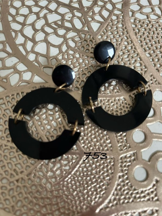 🖤Boucles d’oreilles noires en résine – Réf. 753