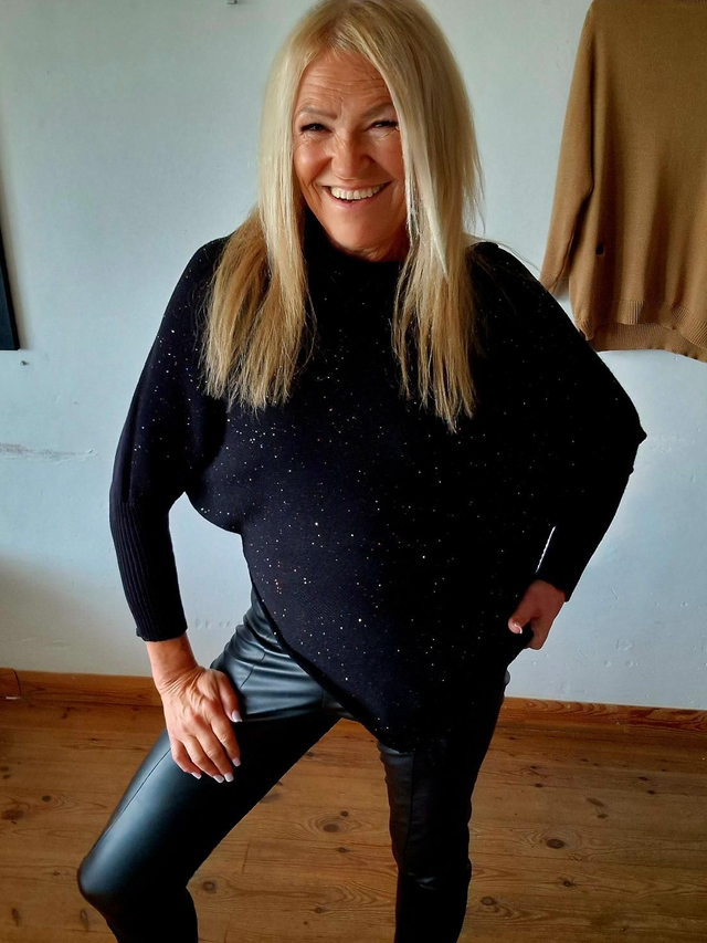 Sweater with sparkles/shine