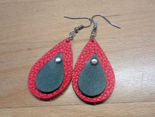 Boucles d&#039;oreille en cuir.