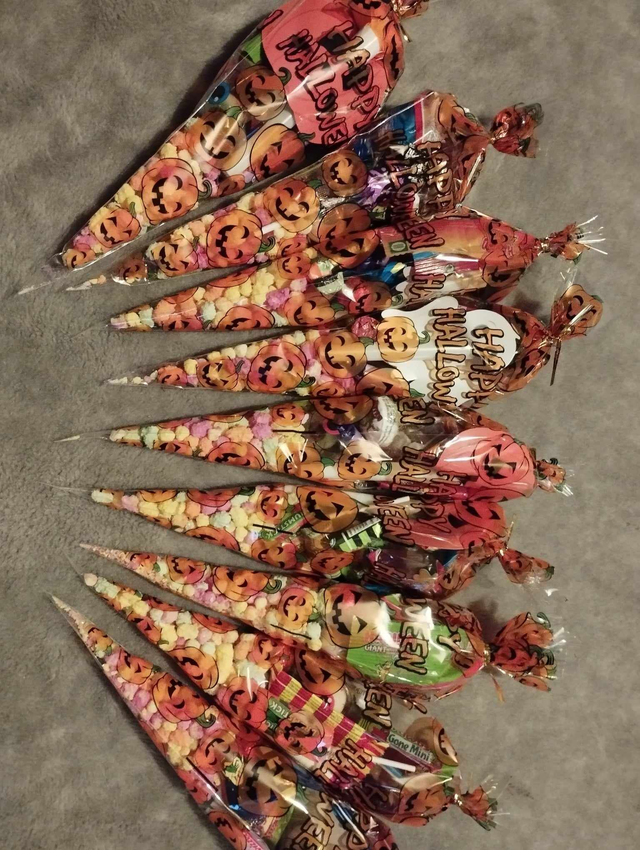 Halloween Sweet cones lrg