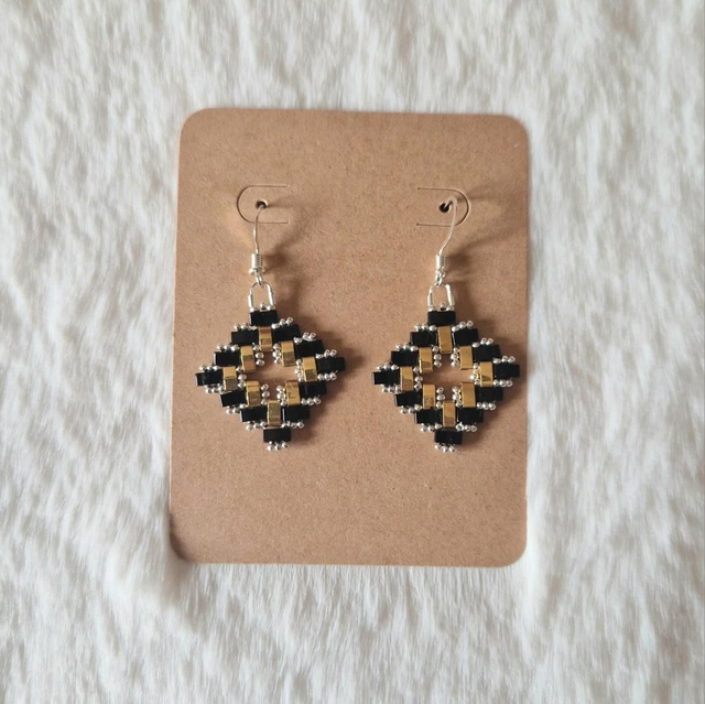 Boucles d'oreilles noires et dorées 