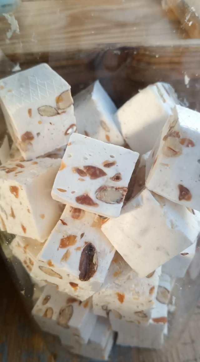 Nougat blanc caramel beurre salé (Prix au 100gr)
