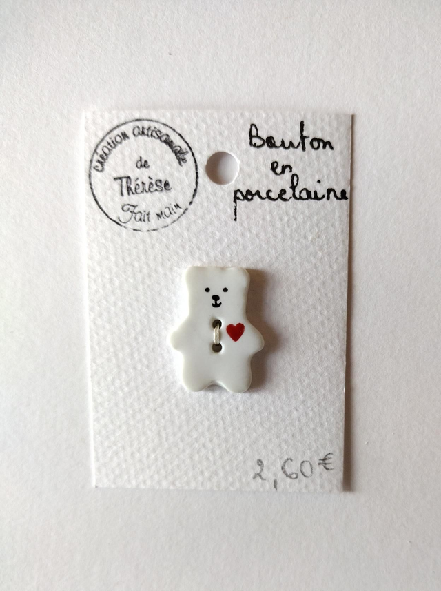Bouton ourson blanc coeur rouge 