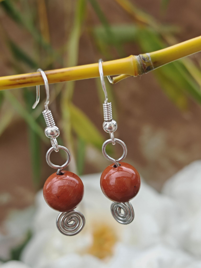 Spirales, boucles d&#039;oreilles en jaspe rouge