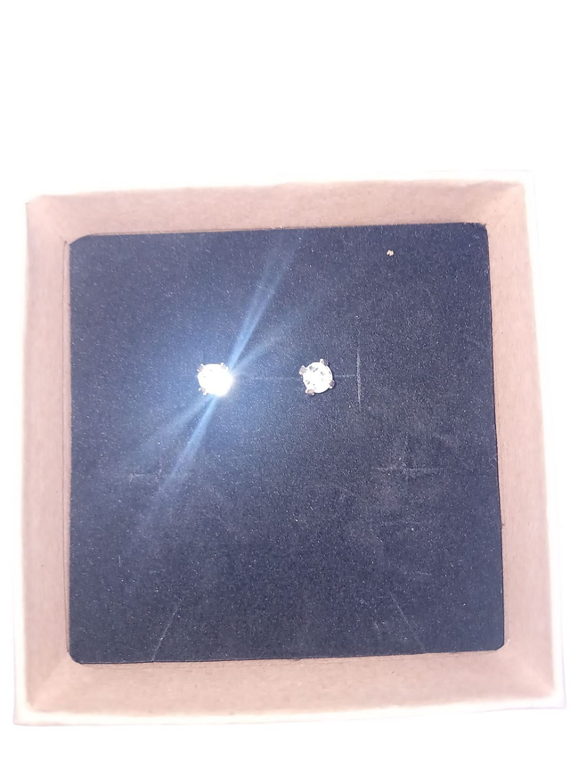 orecchino punto luce incastonato