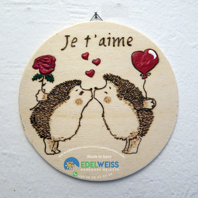 Hérisson avec rose et ballon coeur