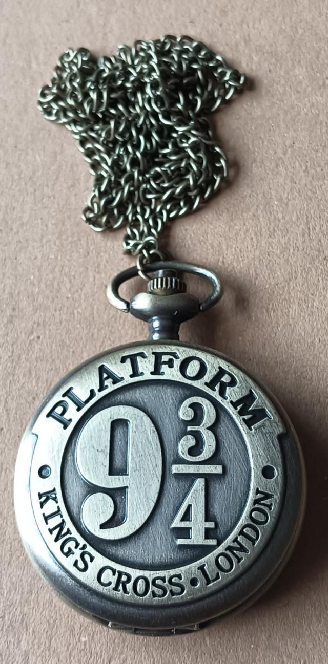Gold Coloured Harry Potter Platform 9¾ King's Cross Station Pocket Watch 