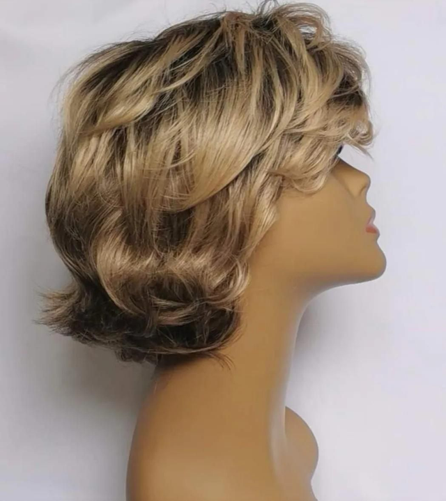 Perruque courte blonde 