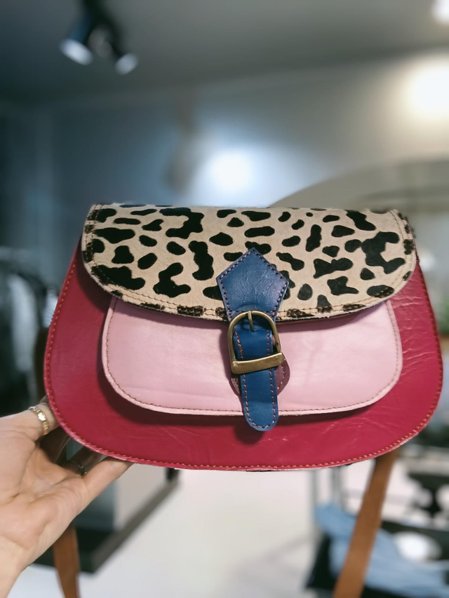 Mala em pele colorida 