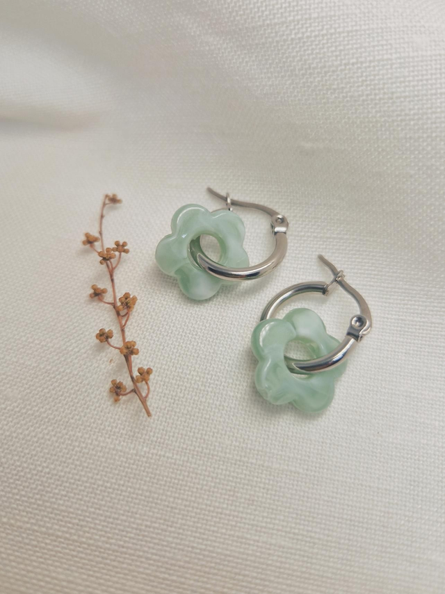 Boucles d'oreilles "Marguerite" - Vert d'eau