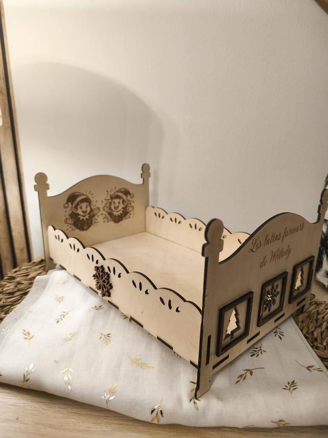 Lit double en bois pour lutins farceurs personnalisé