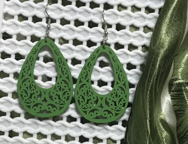 Green Dangling Earrings- GDE71