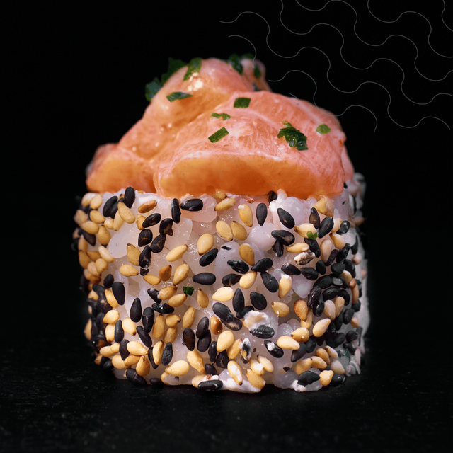 #20 Roll Picante Salmón Y Mango