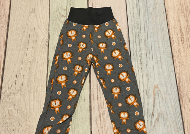Jogginghose, Größe 110, Löwe