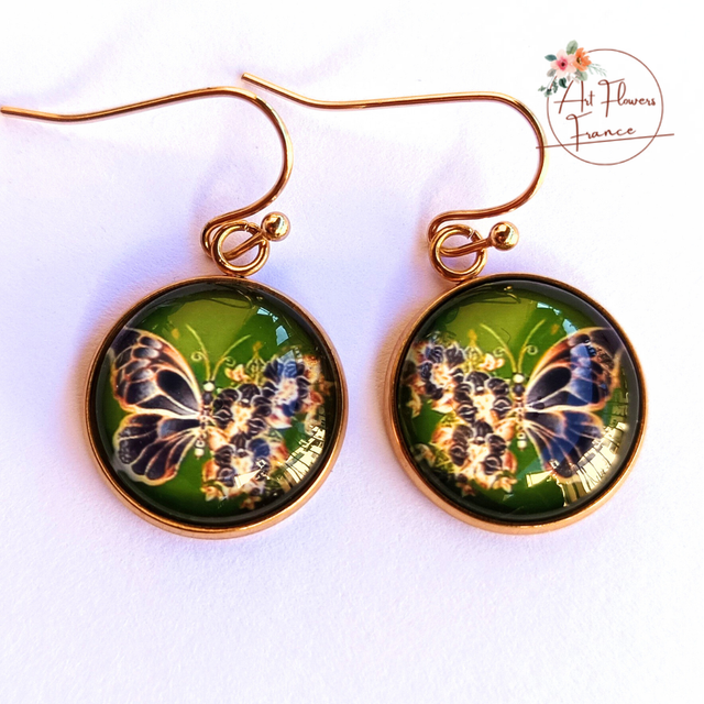 Bijoux illustrés - Papillon avec des fleurs