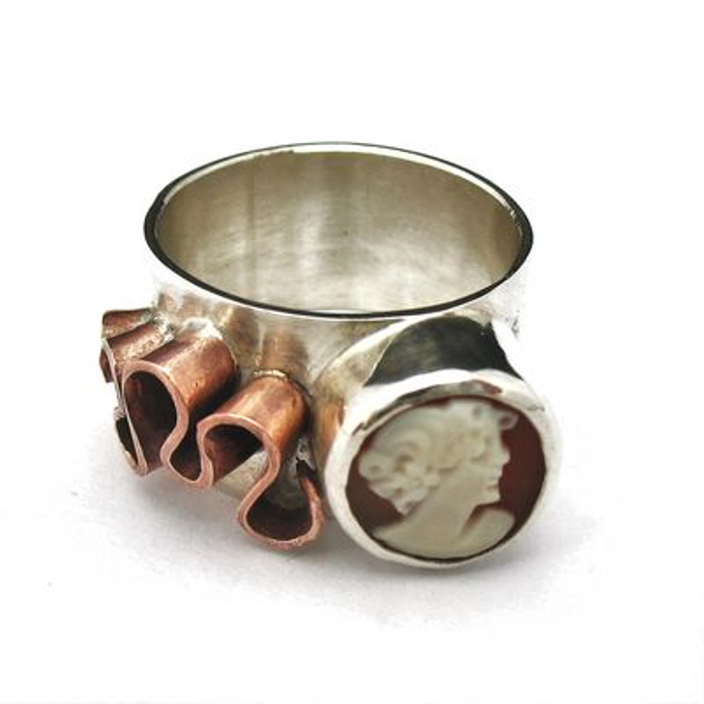 Zilveren ring met camee