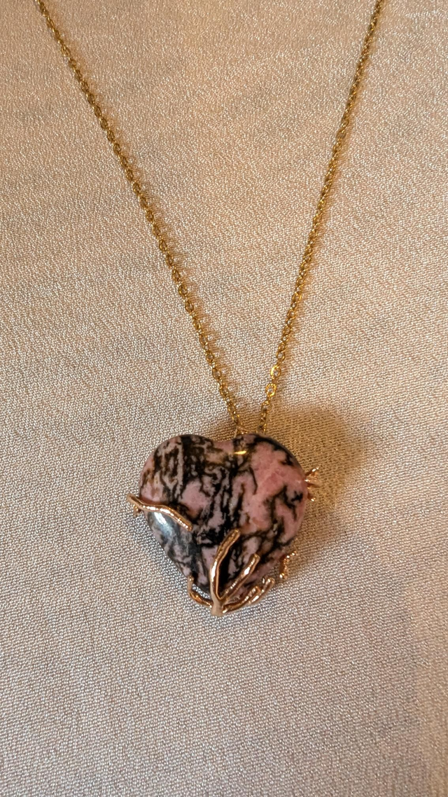Pendentif coeur en Rhodonite 