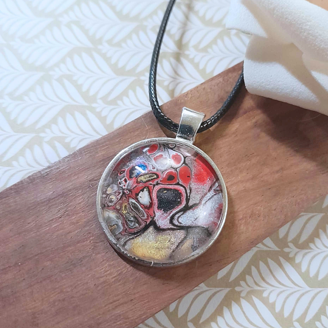 ROXANE – Collier – Métal argenté – Rouge, noir et doré