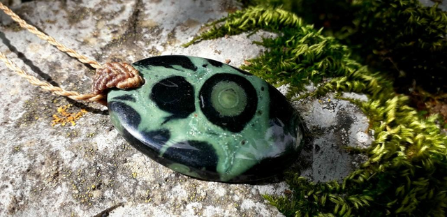 Collier pendentif • jaspe kambaba