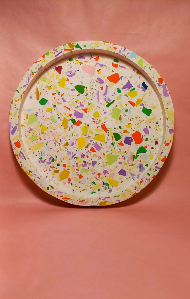 Biała taca dekoracyjna, lastryko, okrągła taca kawowa, 26 cm