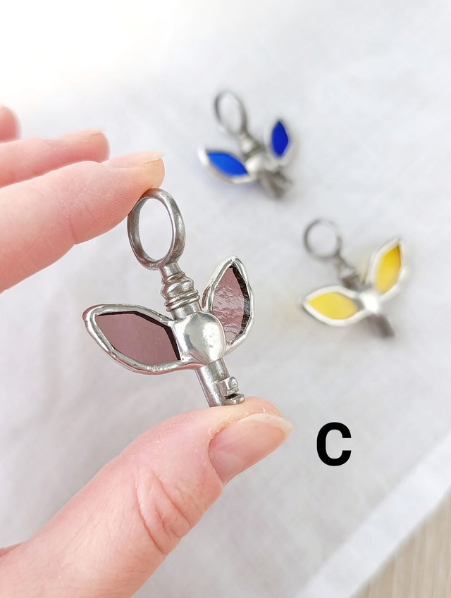 🗝️ Mini clé féerique "Reyne" en vitrail