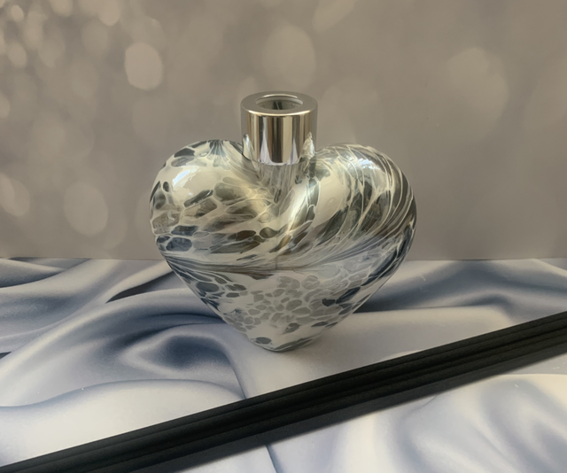 Glass diffuser heart 