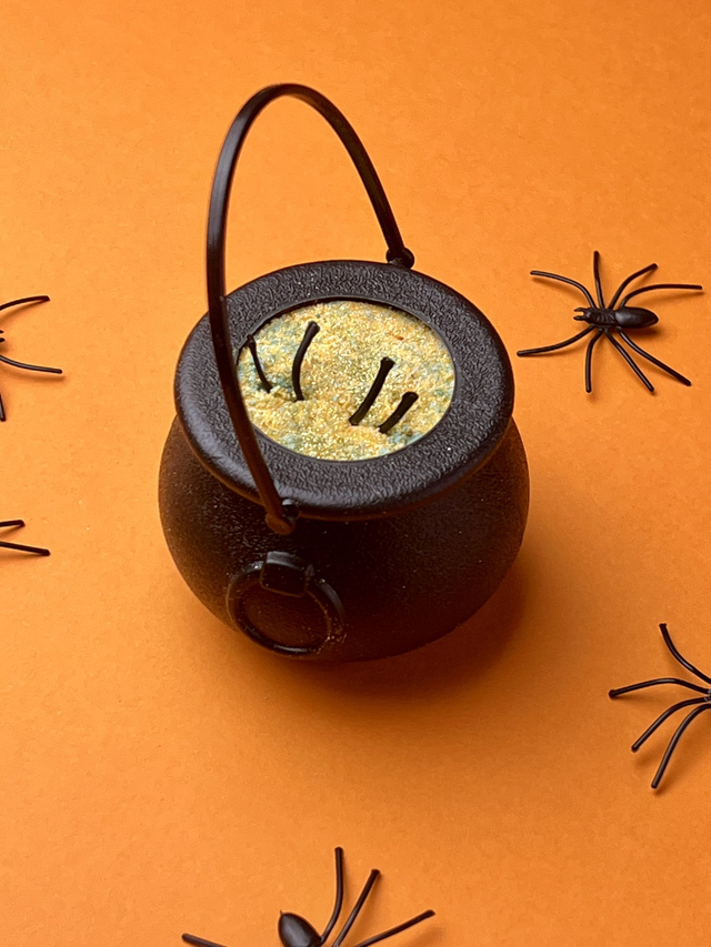 Cackling Creepy Crawly Cauldron Bath Bomb