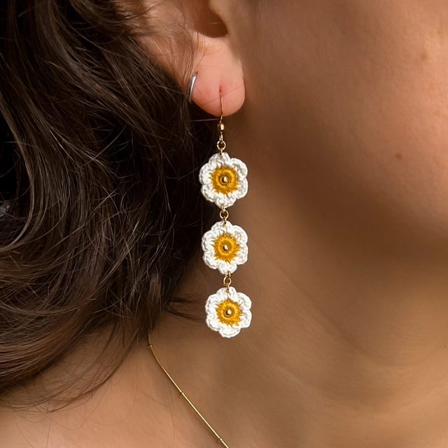 Longues boucles d’oreilles pâquerettes