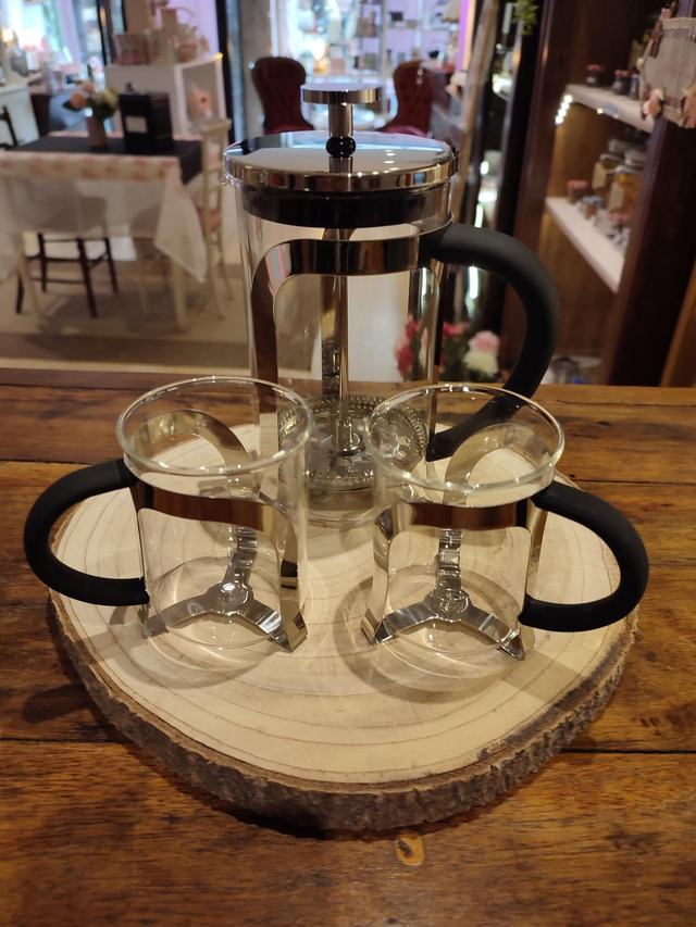 Cafetière à piston avec deux tasses