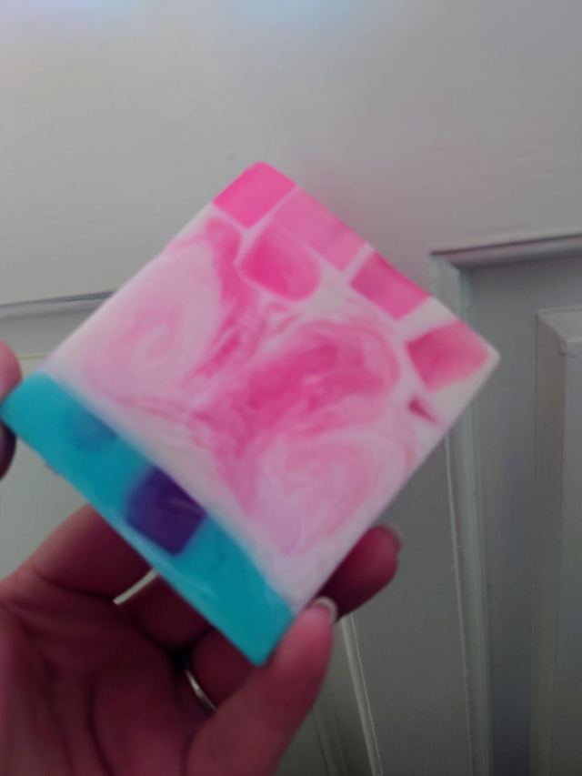 161g - 190g Bubblegum Soap Loaf Slice 