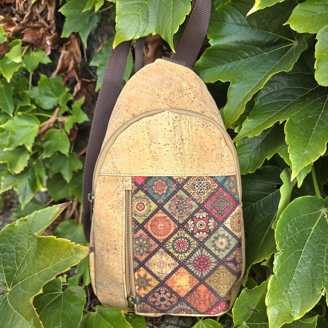 Sac de poitrine "Zaccari" en liège naturel et imprimé réglable 