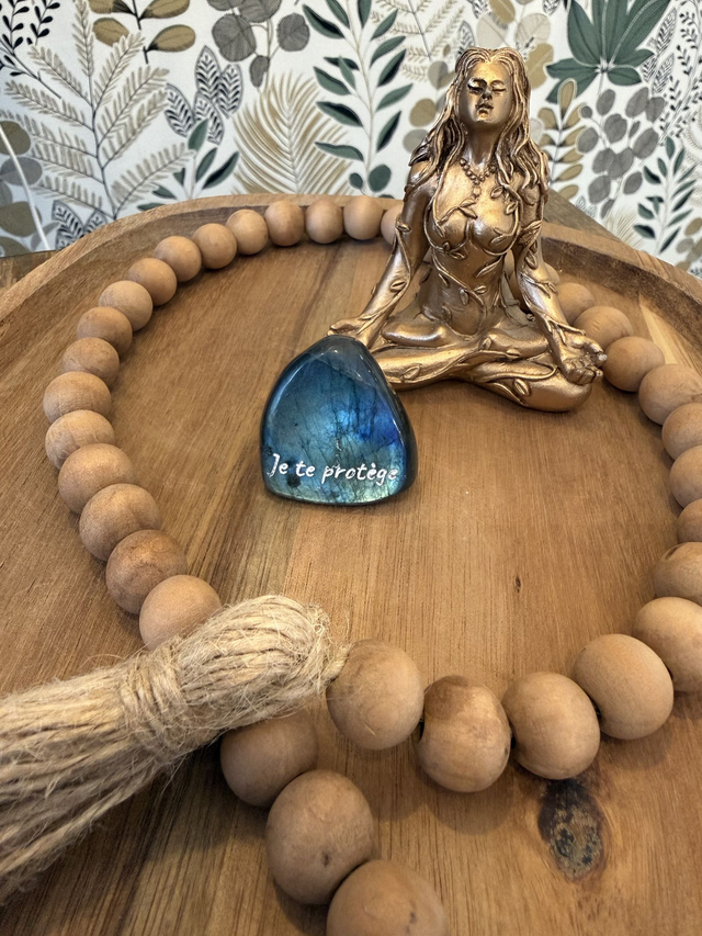 Labradorite polie &amp; gravée "Je te protège" 36g