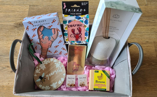 Gift Box - Perfume, Diffuser, Bath Fizzer, Socks, Shampoo Bar, Plaque, Earrings