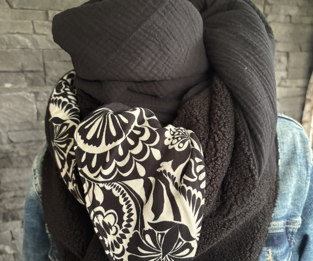 ÉCHARPE NOIRE ARABESQUE 