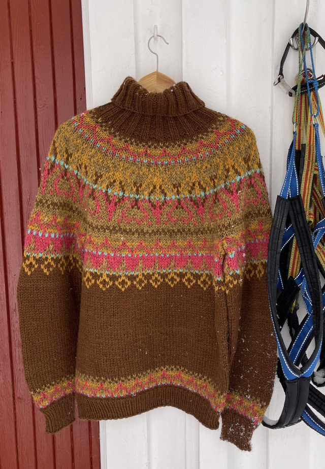 Alasuq Polar Sweater Kit - Col 19 (Brown & Coral Heather) - Wool & Pattern - Linka Neumann