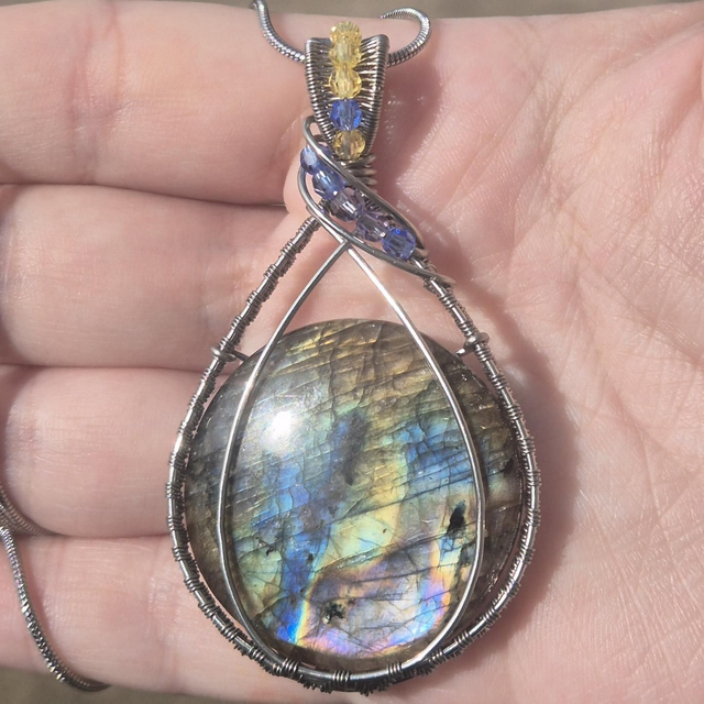 Labradorite (588)