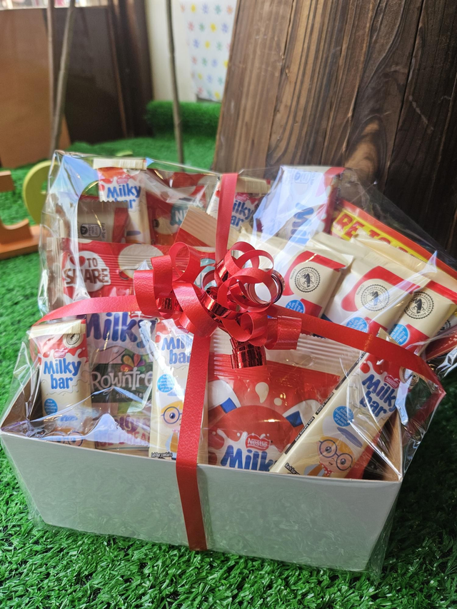 The Milkybar Hamper 
