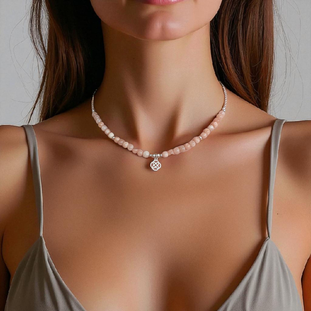 Ras de cou Argenté "Pierre de Soleil" &amp; Symbole Sacré – Bijou lithothérapie