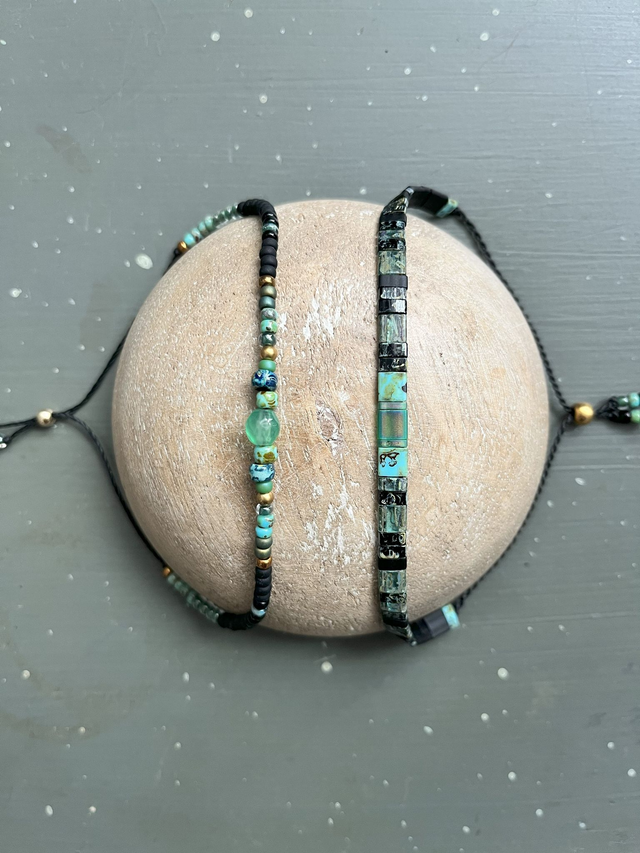 Ensemble de deux bracelets verts et noirs en perles plates Tila et agate